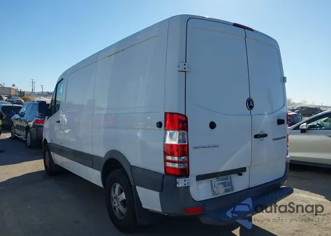 2015 Mercedes-Benz Sprinter 2500 Normal Roof из США, поврежденный, VIN WD3PE7CC1F5947732